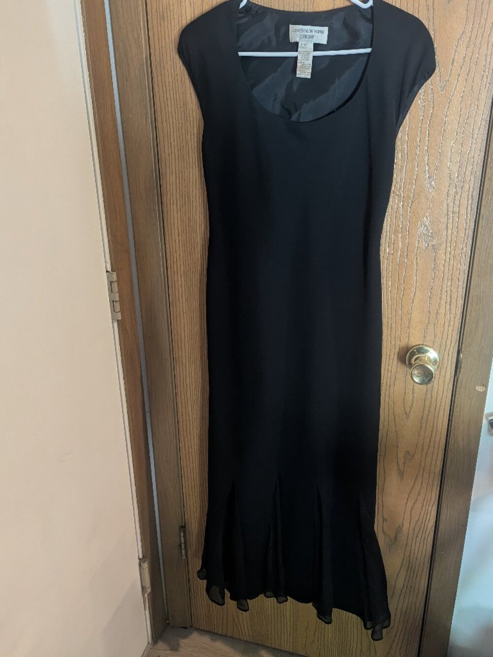 Jones New York Scoop Neck Cap Sleeve Fit and Flare Godet Dress Silk Trim Black-8 - Picture 4 of 7